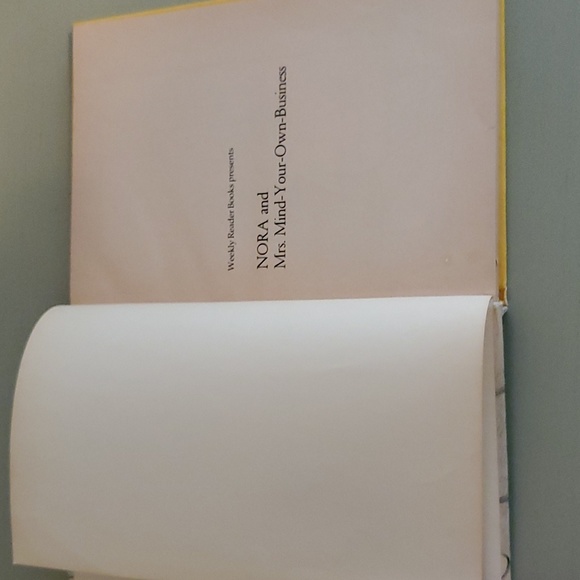 Vintage 1977, NORA and Mrs. Mind-Your-Own-Business (Weekly Reader) Hardcover - Picture 2 of 16